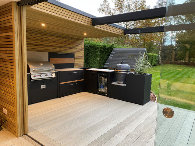 Outdoor kitchen in Berkhamsted courtyard