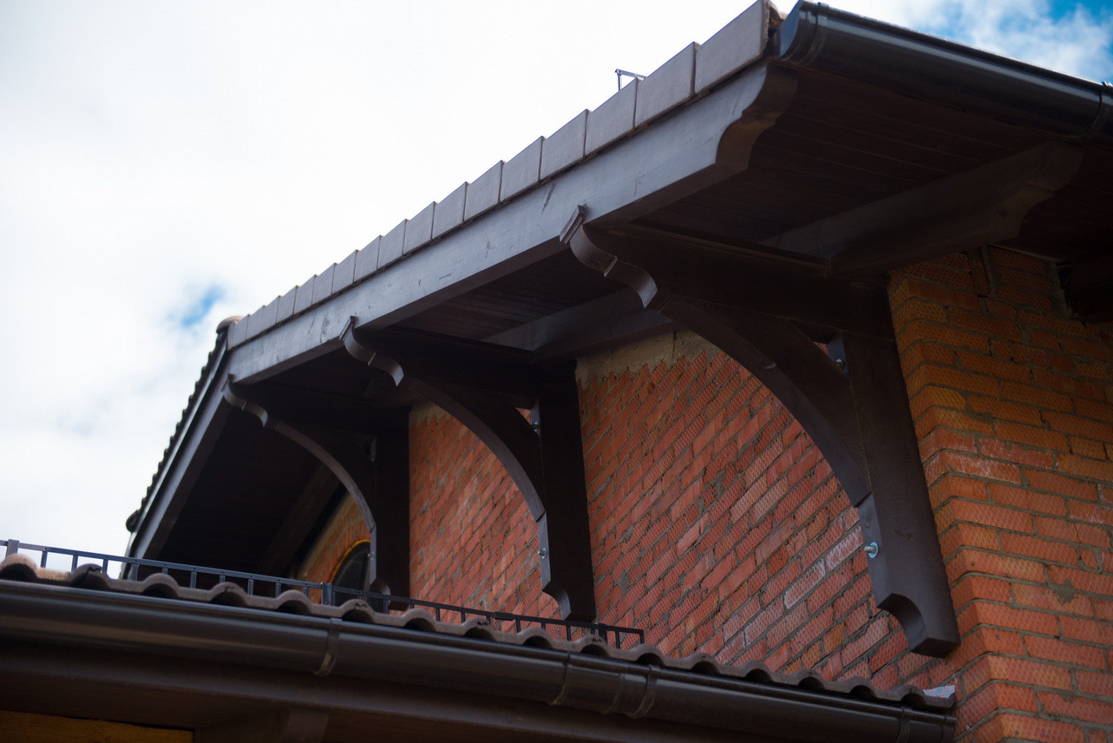 Монтаж крыши и свесов