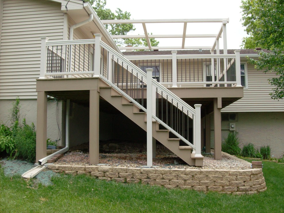 Deck - mid-sized traditional backyard deck idea