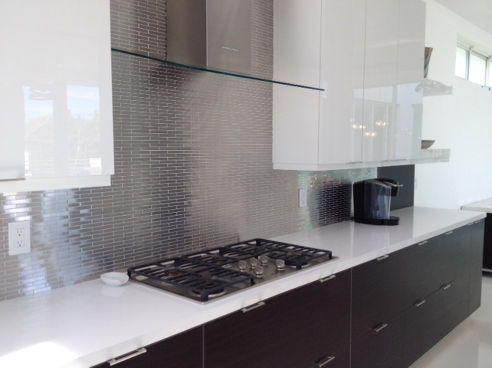 Kitchen - kitchen idea in Miami