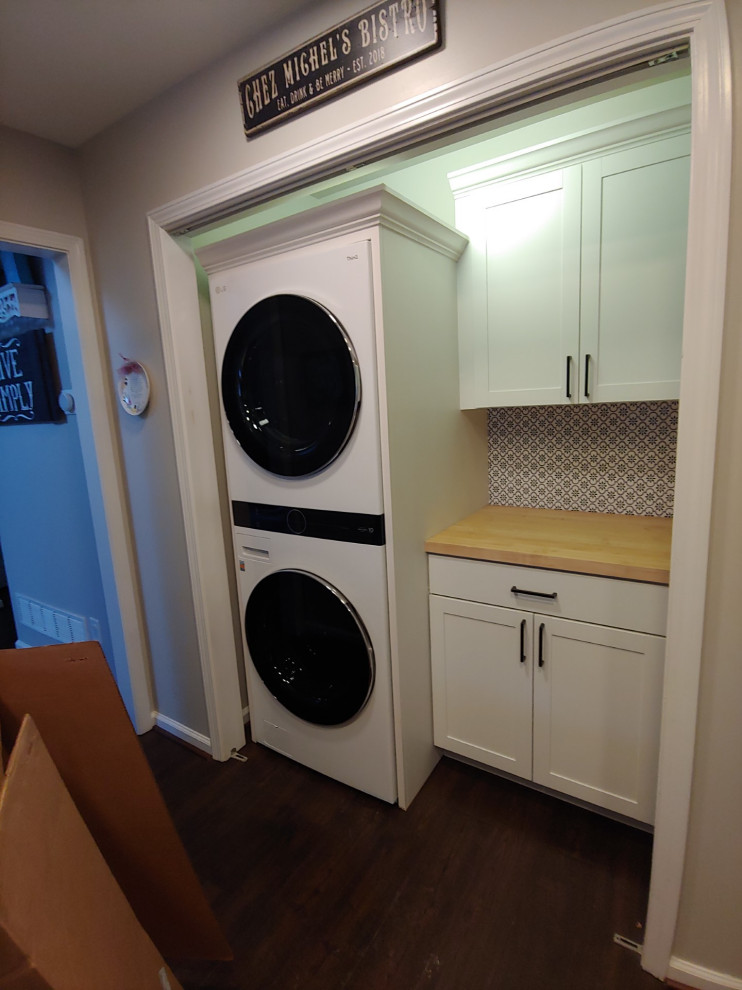 This is an example of a contemporary laundry room in Atlanta.