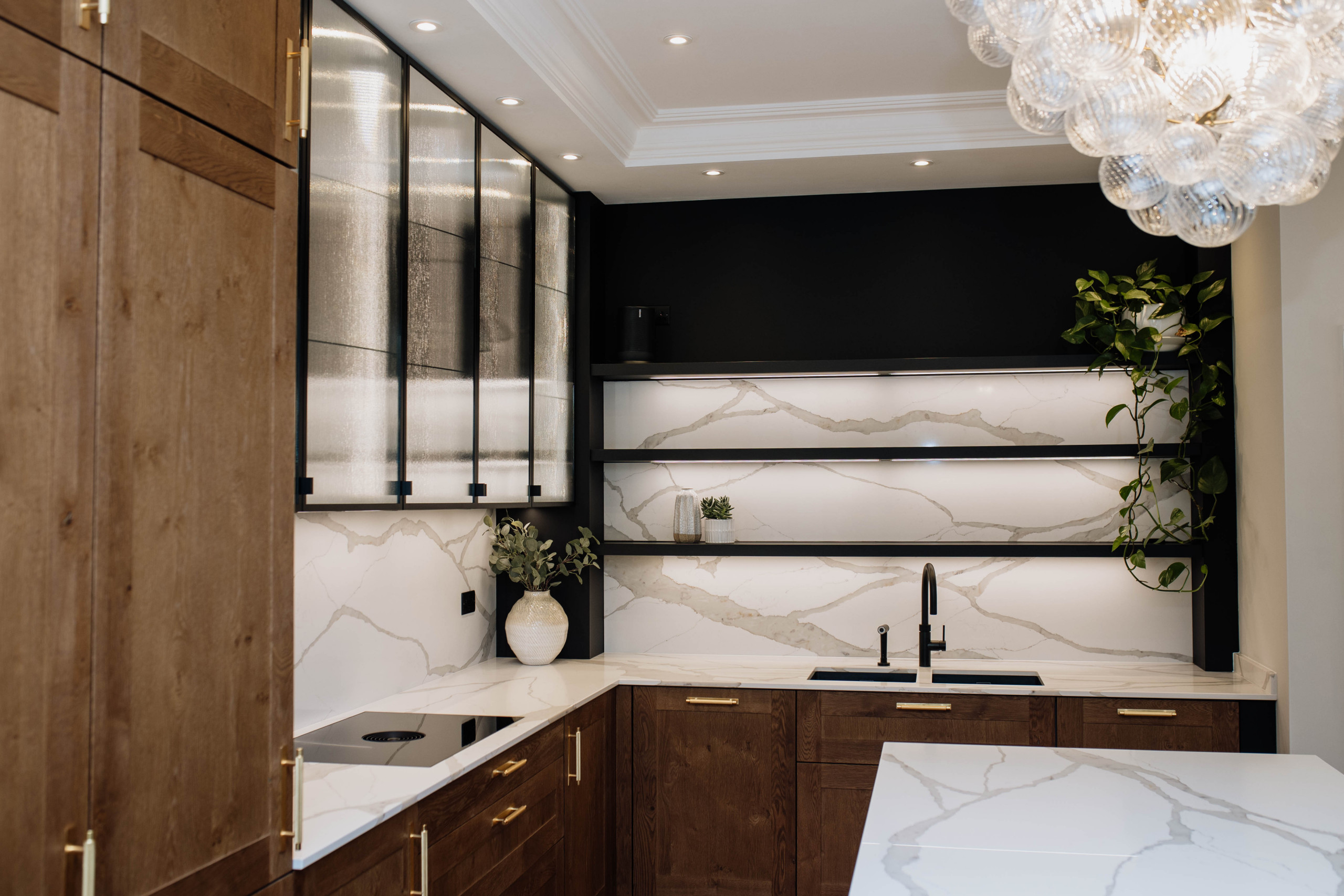 Solid Wood and Anthracite Kitchen