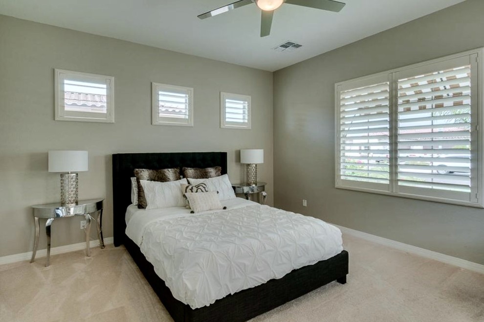 Transitional home design photo in Phoenix