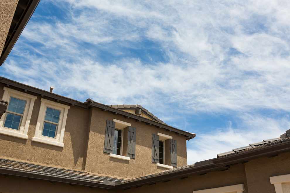 Transitional home design photo in Phoenix