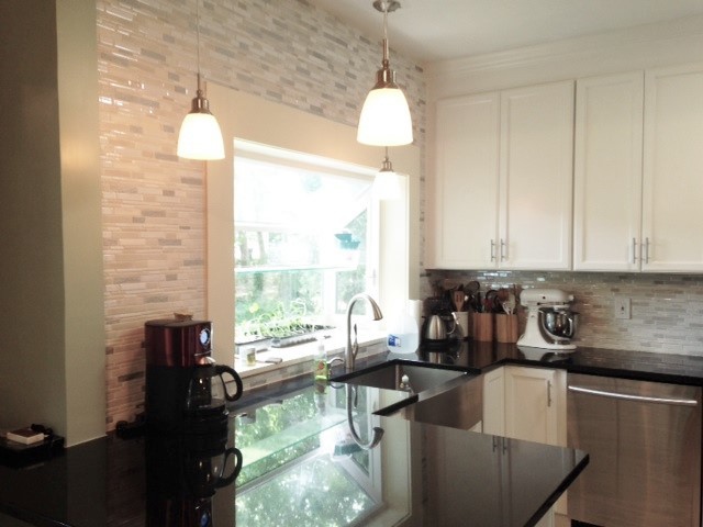 Kitchen - kitchen idea in Raleigh