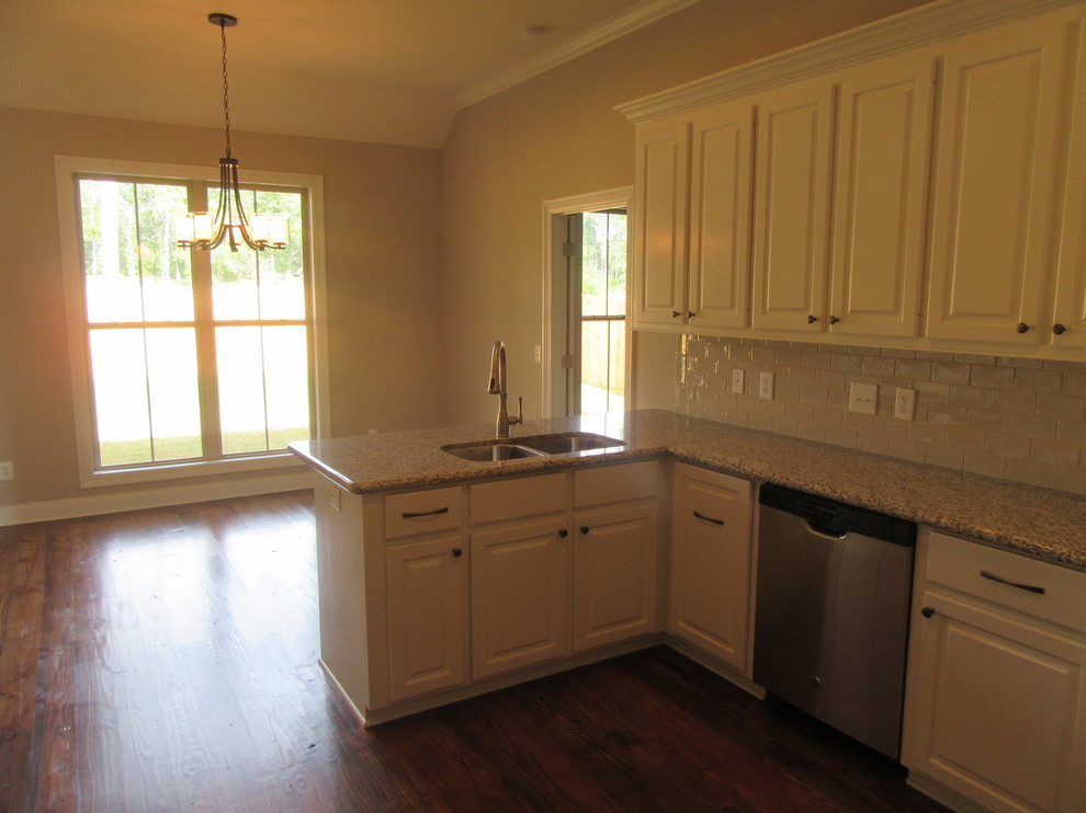 Transitional home design photo in Jackson