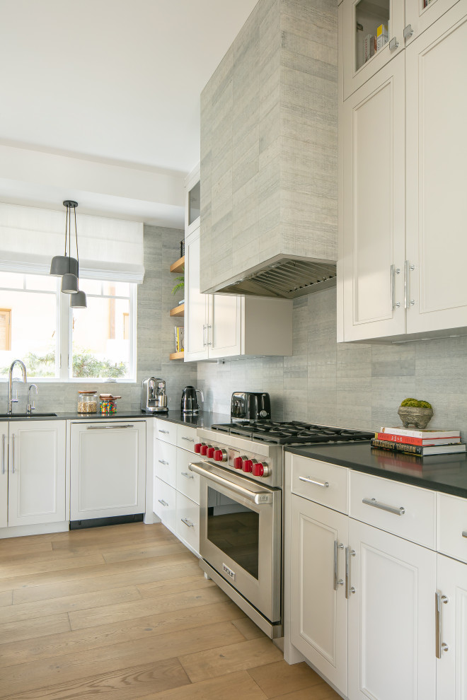 Transitional kitchen photo in Orange County