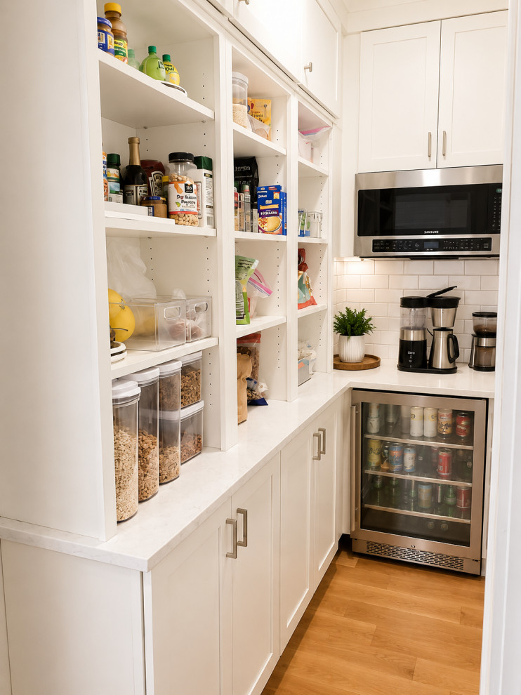 Saline | Modern Shaker Kitchen & Custom Pantry