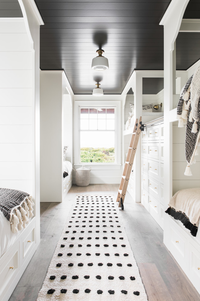 Beach style gender-neutral kids' bedroom in Charleston with white walls for kids 4-10 years old.