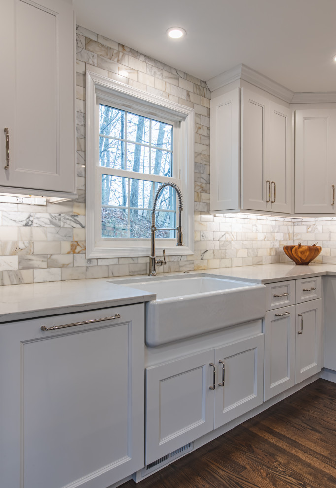 Example of a transitional home design design in DC Metro