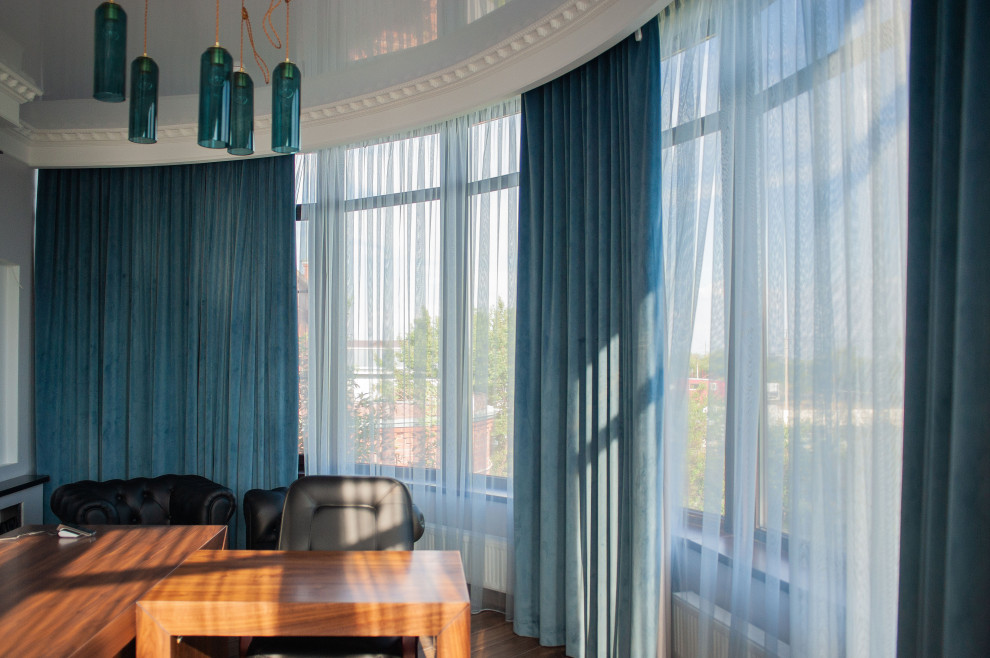 Бархатные шторы на электроуправляемом карнизе