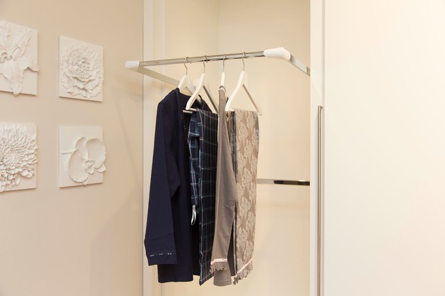 Höhenverstellbarer Kleiderstange / Kleiderschrank - Ankleidezimmer - Berlin - von AAB DIE RAUMKULTUR GmbH & Co. KG