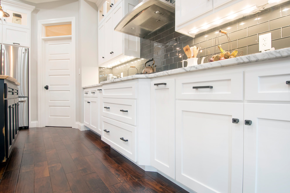 Transitional kitchen photo in Columbus