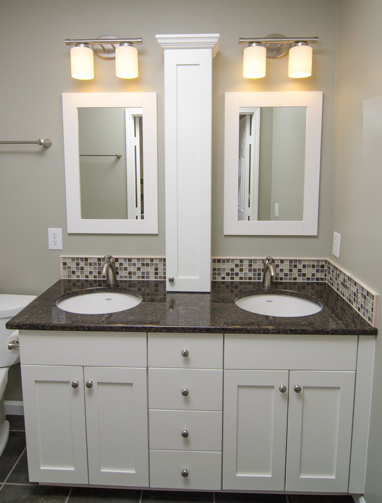 Example of a transitional bathroom design in Columbus