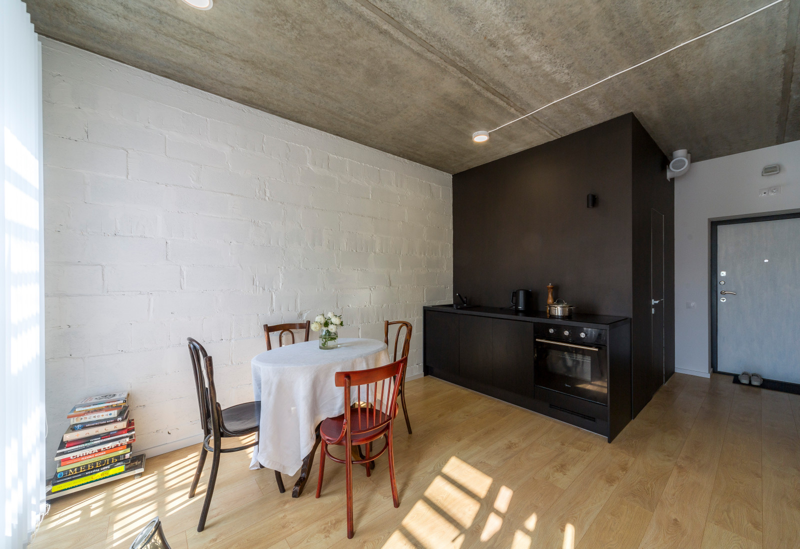 Квартира архитектора с садом и винтажной мебелью