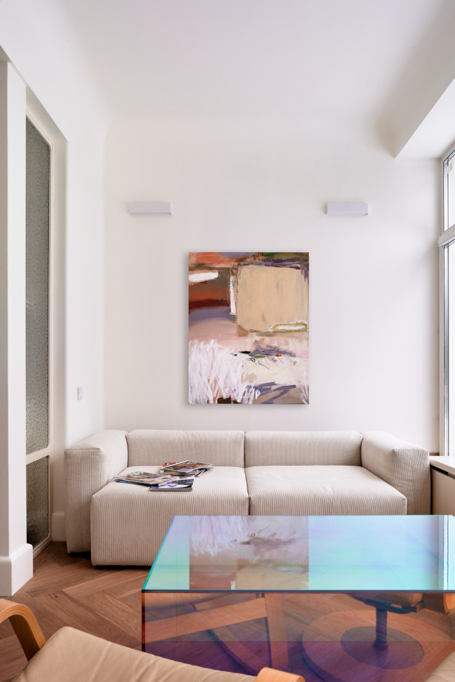 Стекло и неон: квартира в Подмосковье