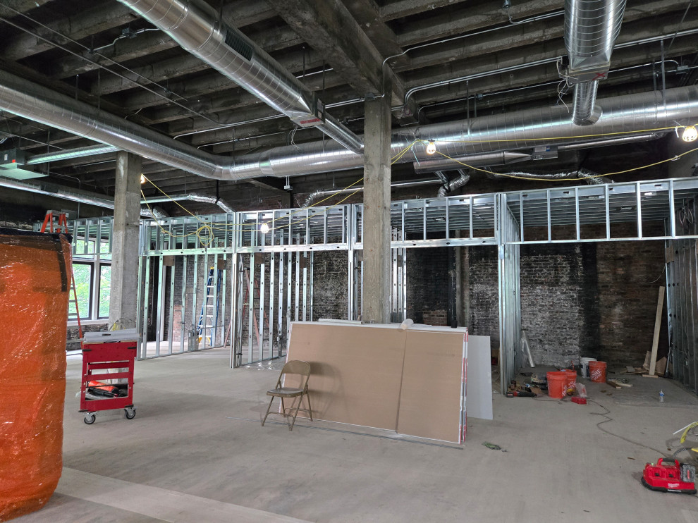 4th and Union Men's Warehouse building