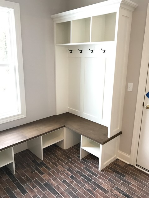 Arts and crafts entryway photo in Cleveland