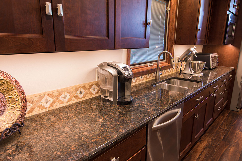 Eat-in kitchen - large transitional single-wall eat-in kitchen idea with an undermount sink, shaker cabinets, medium tone wood cabinets, stainless steel appliances and an island