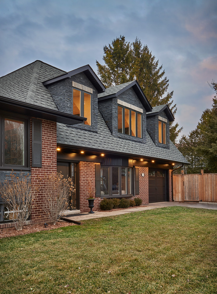 Transitional home design photo in Toronto
