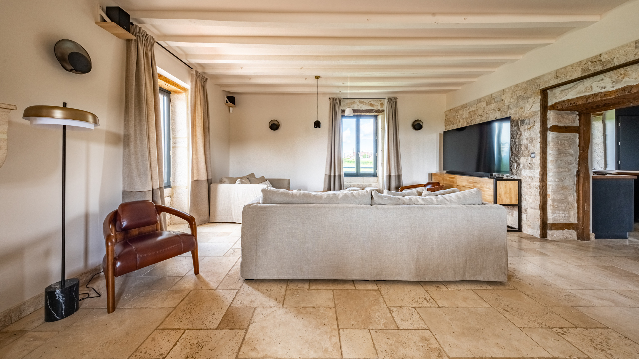 Design d'espace & Décoration Batisse de 220m2 pour transformation en Gite