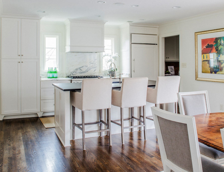 Eat-in kitchen - mid-sized transitional galley dark wood floor eat-in kitchen idea with an undermount sink, shaker cabinets, white cabinets, soapstone countertops, gray backsplash, stone slab backsplash, white appliances and an island
