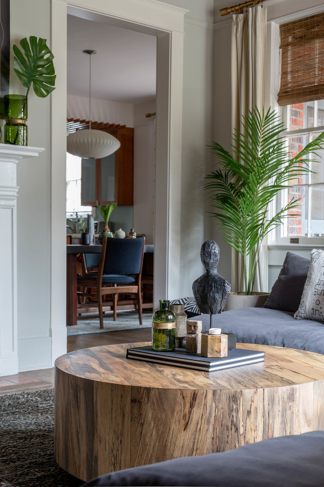 Transitional home design photo in Charleston
