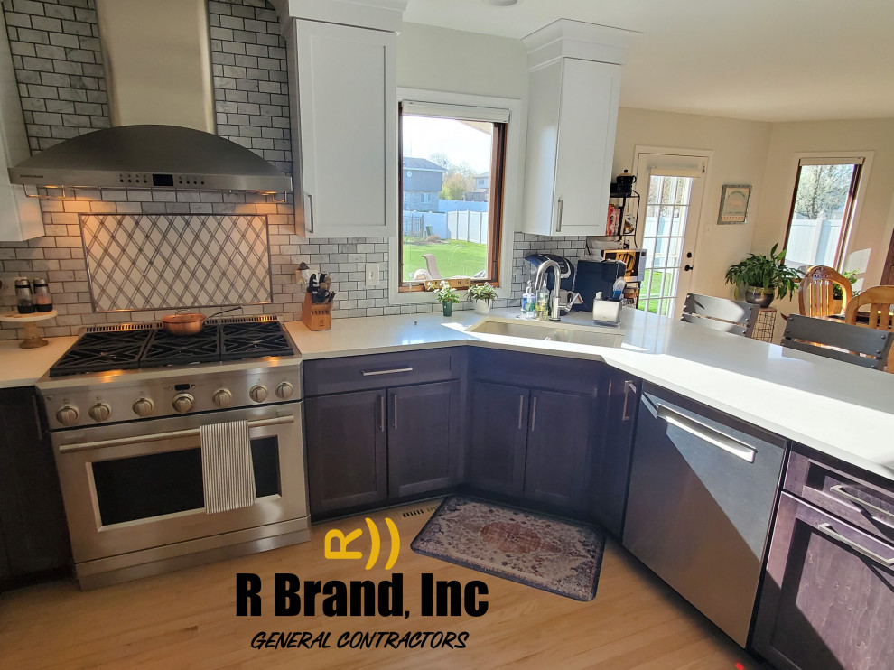 Inspiration for a transitional kitchen remodel in Chicago