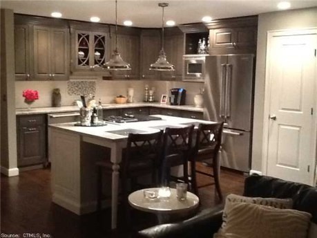 Inspiration for a transitional kitchen remodel in Bridgeport