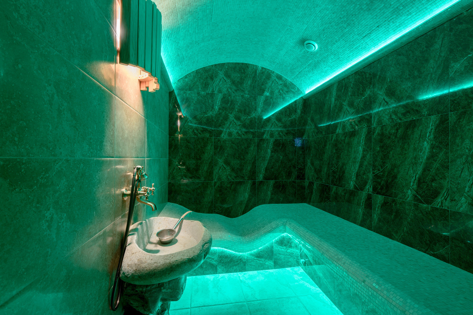 Частный спа-комплекс с стиле Шале