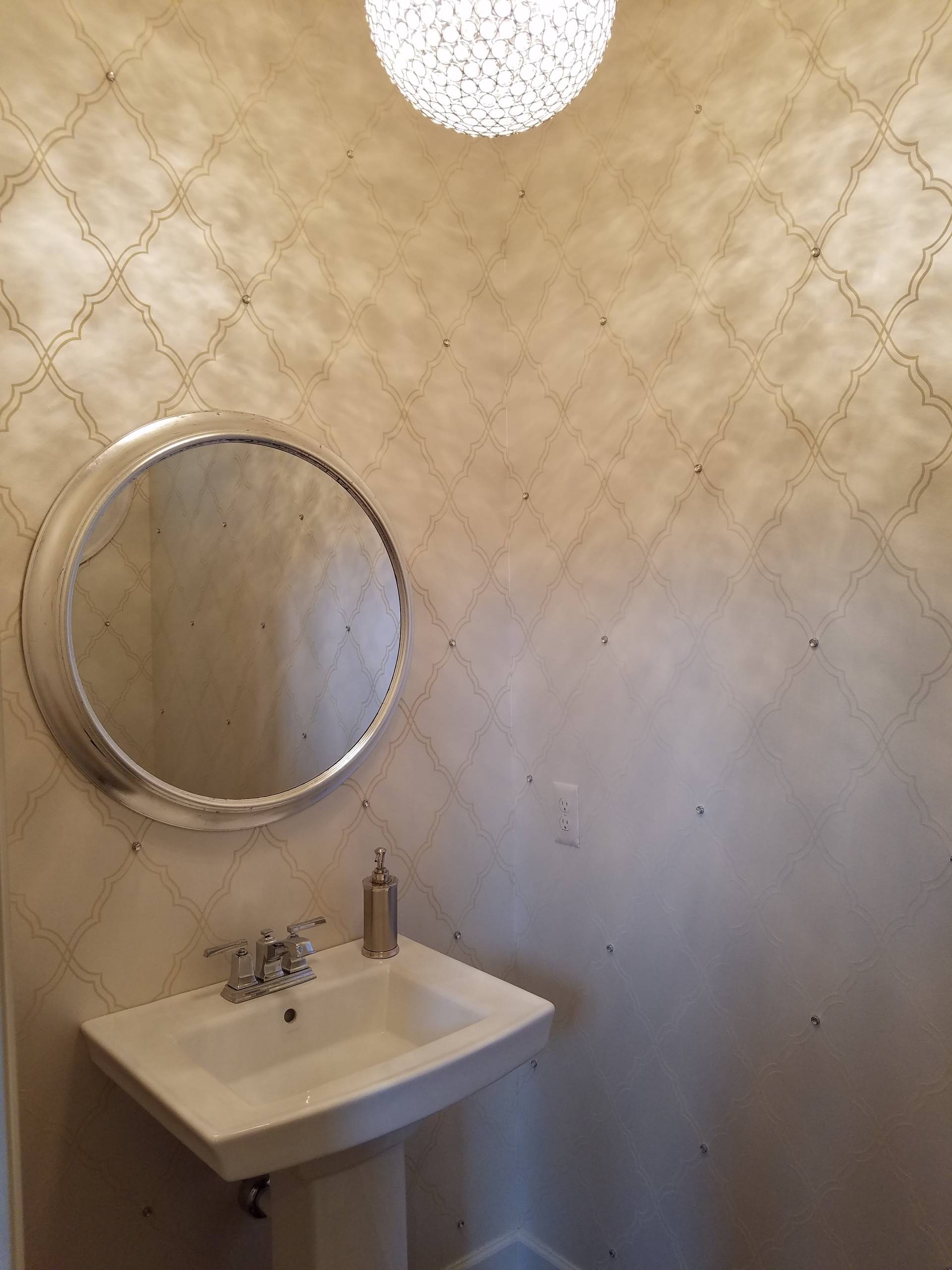 Wallpaper Install:Textural quatrefoil papered bathroom