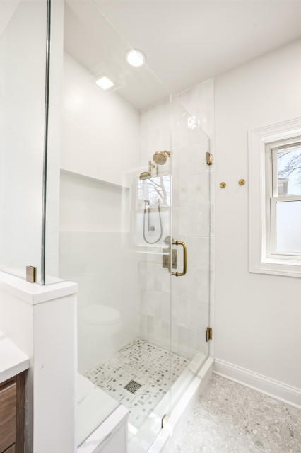 Pewaukee Primary Bath klassisch-badezimmer