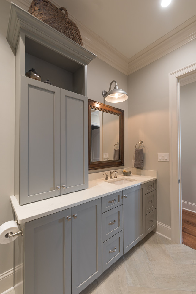 Home design - large transitional home design idea