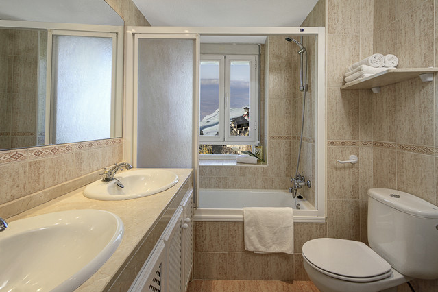 Escapada a Sierra Nevada rustikal-badezimmer