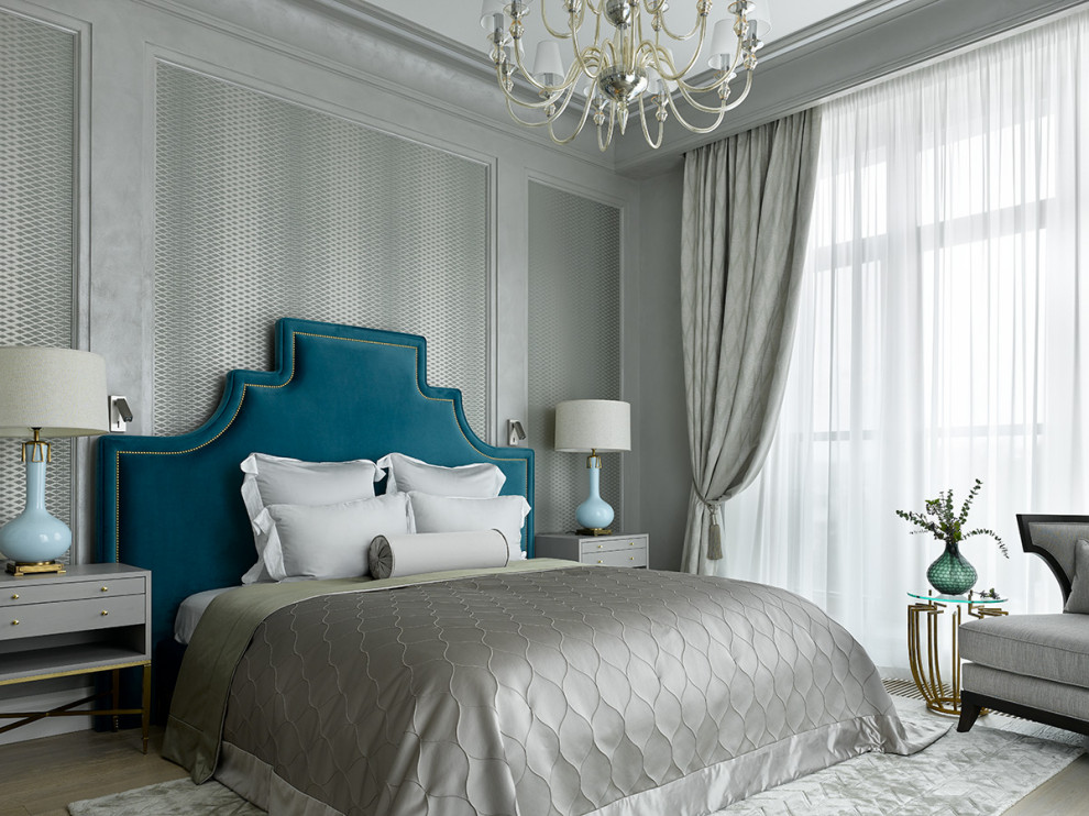 Design ideas for a traditional bedroom in Saint Petersburg.