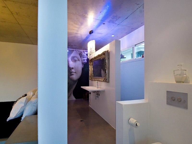 This is an example of a mediterranean bathroom in Brisbane.