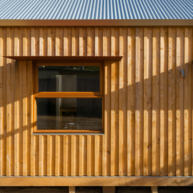 Cladding with window eave detail contemporary-fasad