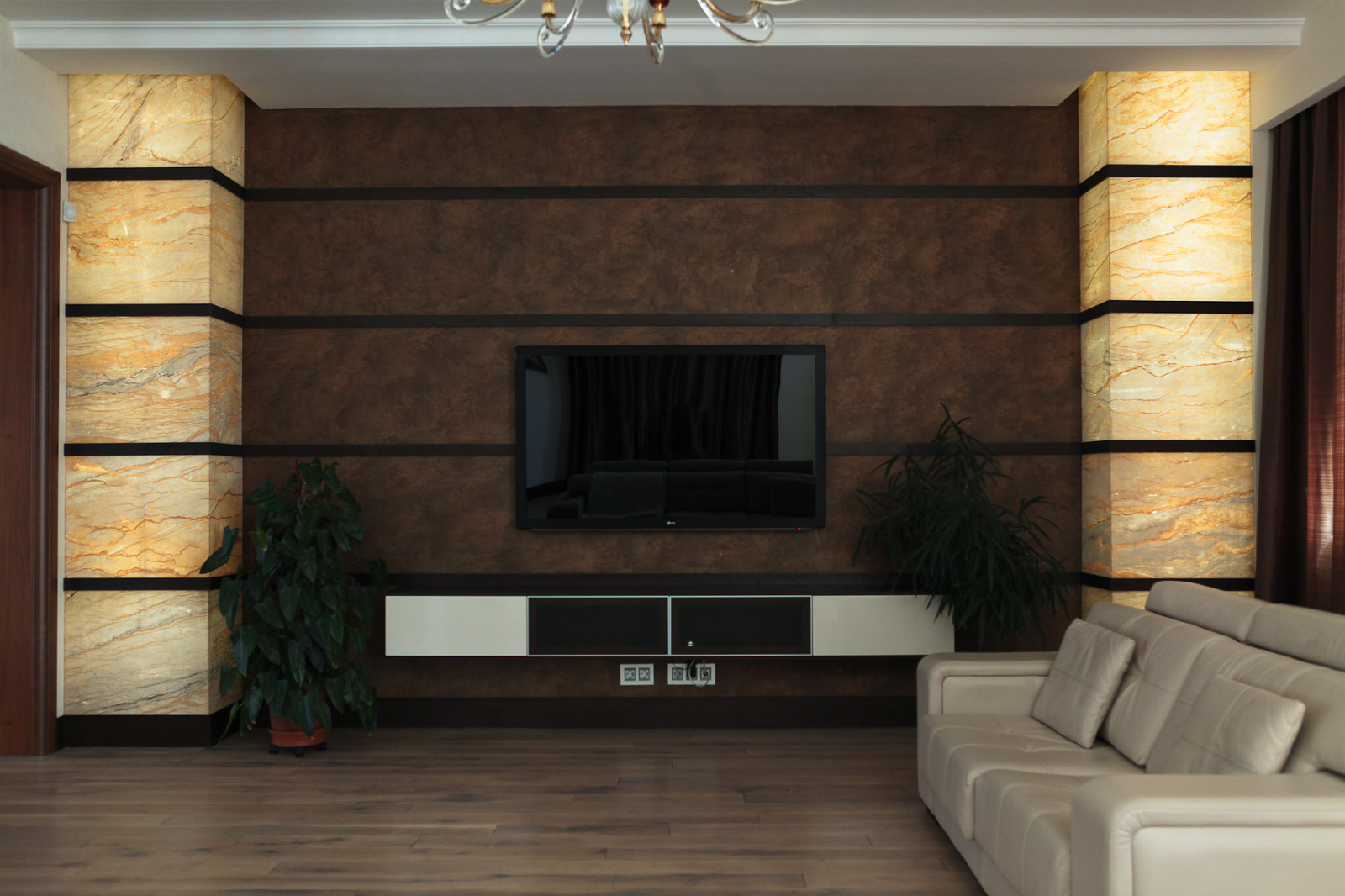 Коттедж: классический интерьер в бежевых  оттенках