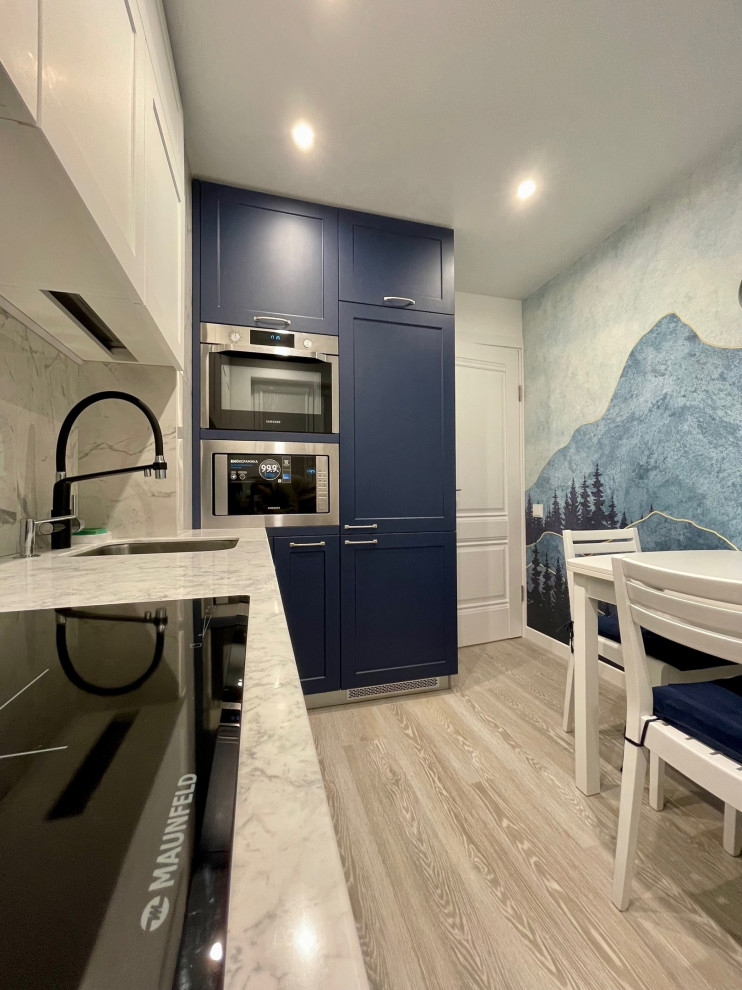 Кухня с выступом