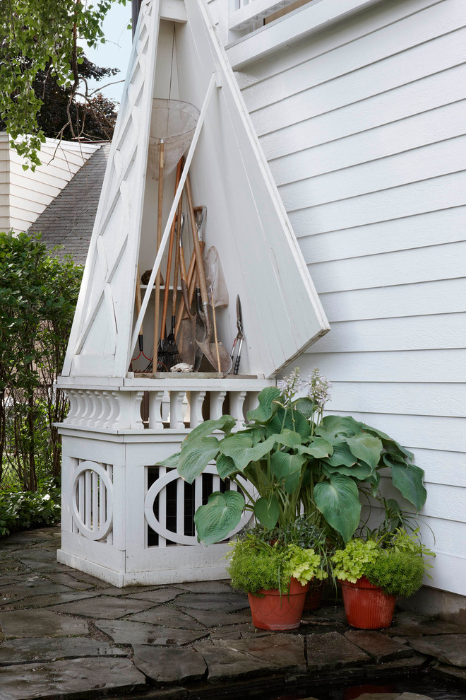 This is an example of a traditional attached garden shed in Detroit.