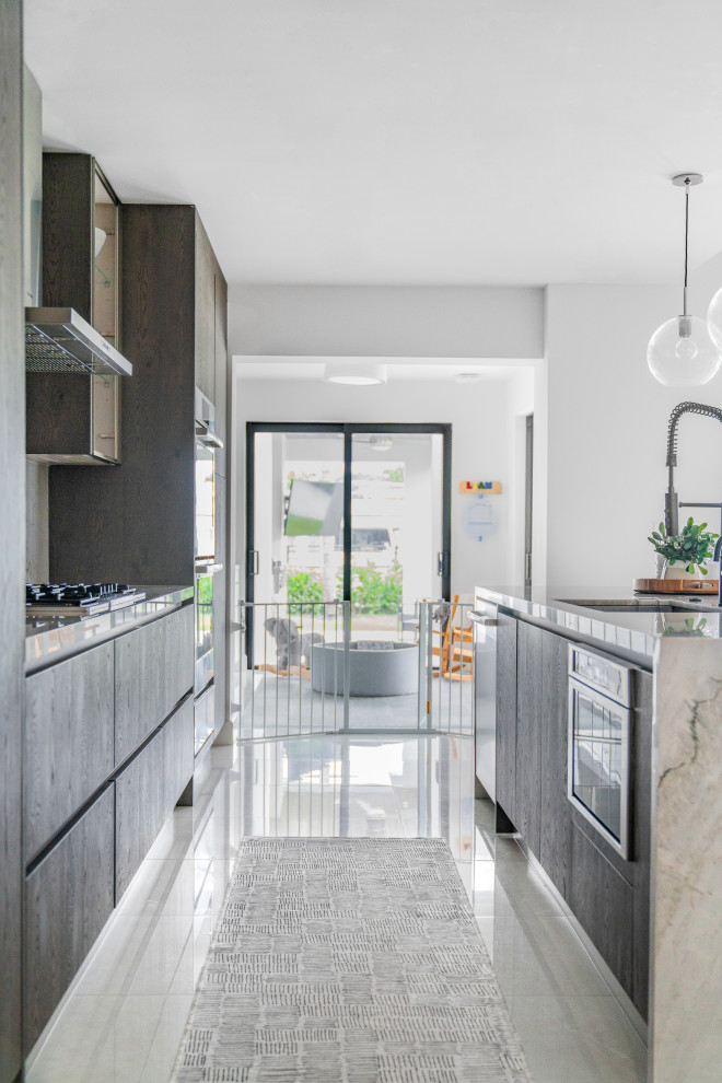 Kitchen - transitional kitchen idea
