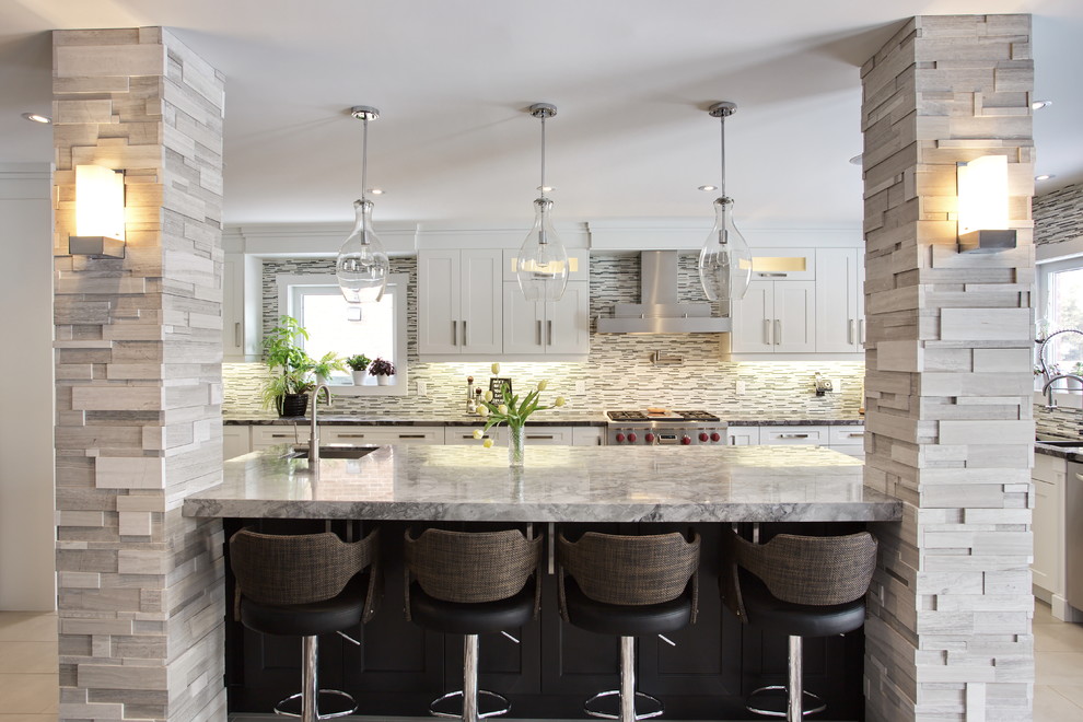 Example of a transitional home design design in Toronto