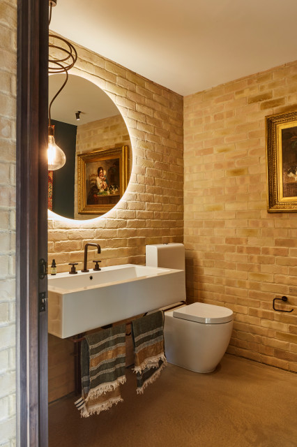 Modern barn conversion country-bagno-di-servizio
