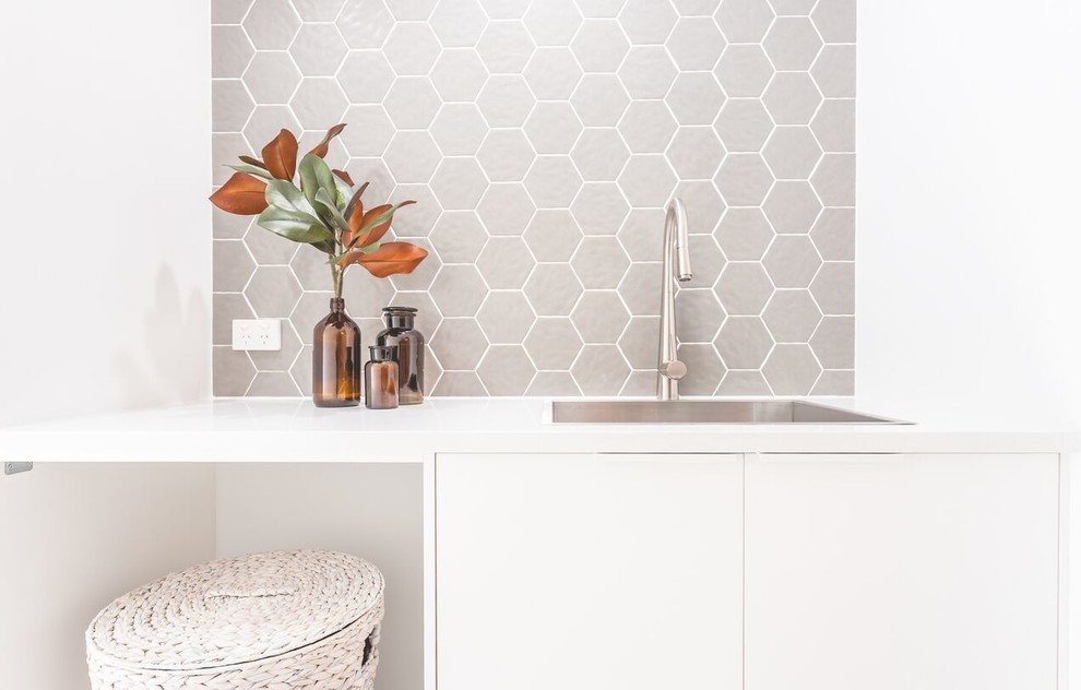 Contemporary laundry room in Newcastle - Maitland.