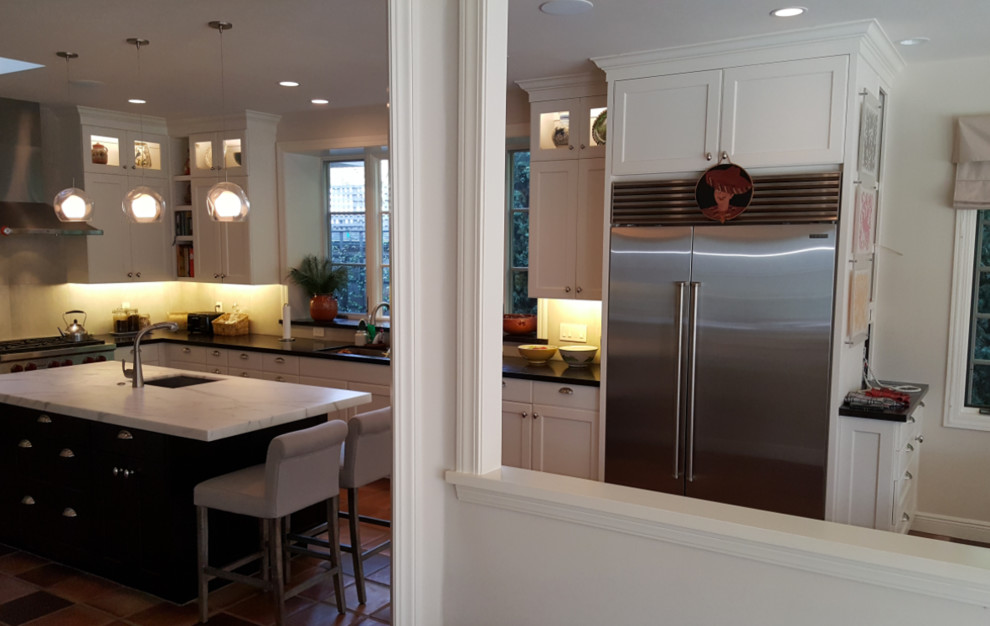 Kitchen - large transitional u-shaped terra-cotta tile kitchen idea in San Francisco with an undermount sink, shaker cabinets, white cabinets, quartzite countertops, stainless steel appliances and an island