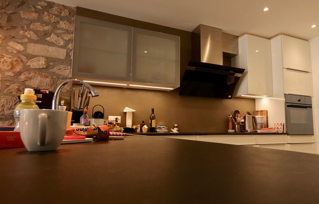 R&eacute;novation des murs minimalistisch-kueche