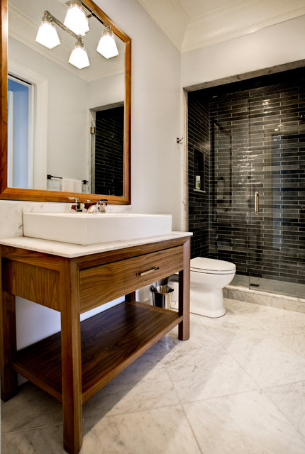 LG Construction + Development Bathroom clasico-cuarto-de-bano