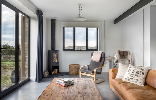 Oak barn tree - case study country-living-room
