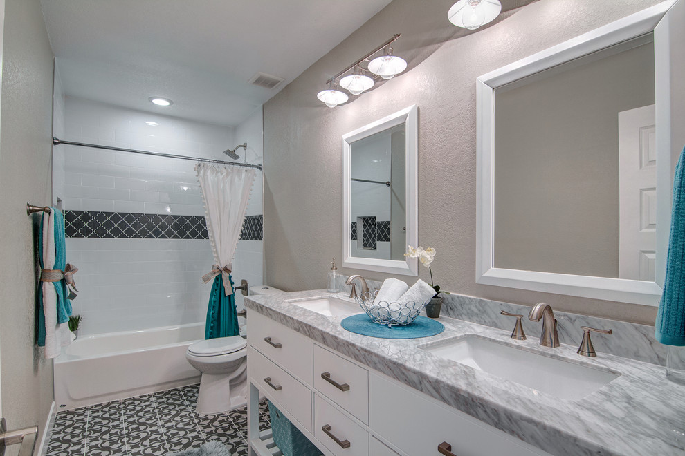Inspiration for a transitional bathroom remodel in Phoenix