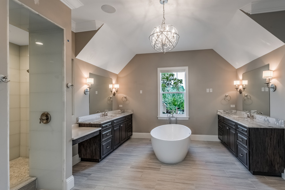Свежая идея для дизайна: большая ванная комната в стиле кантри - отличное фото интерьера